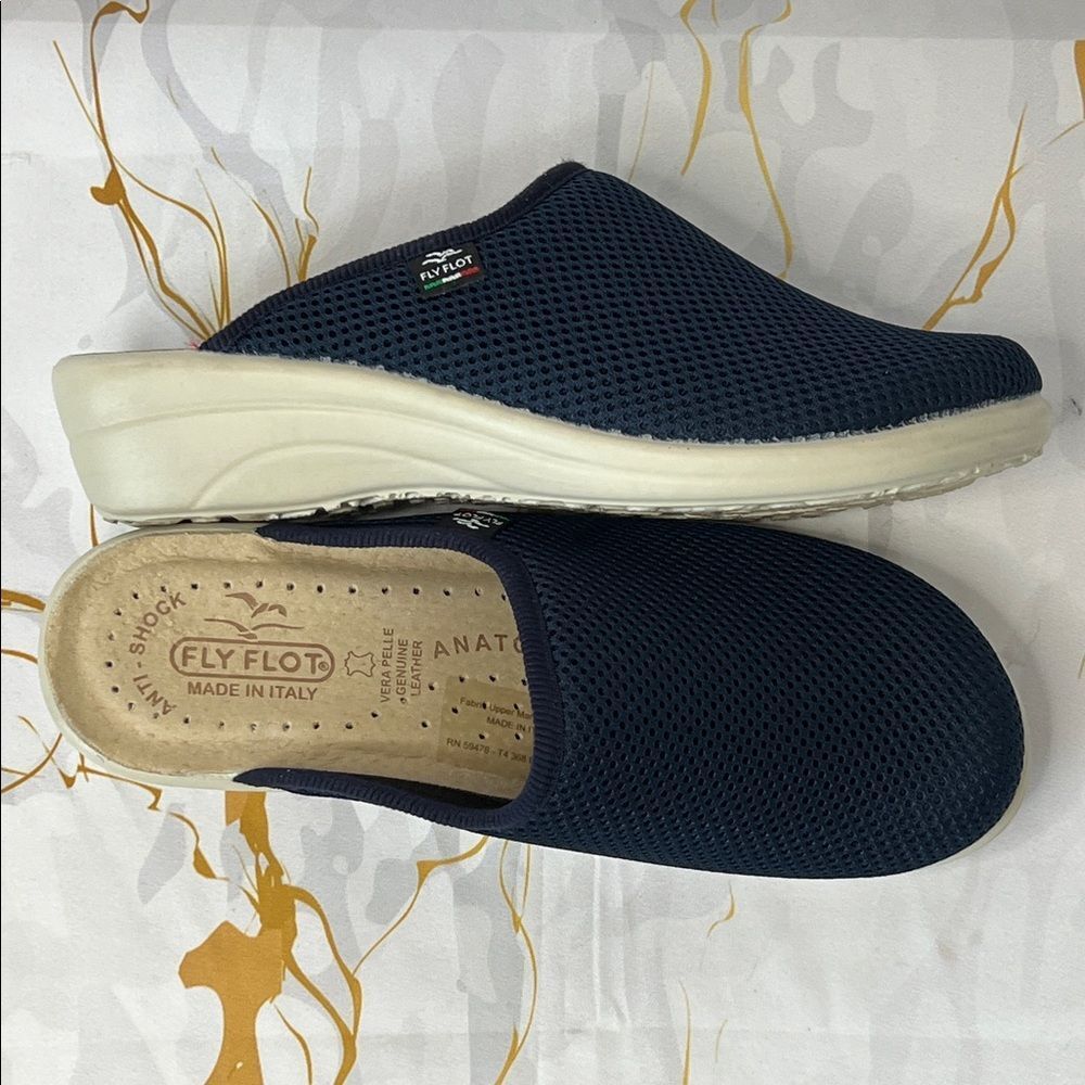 *Fly Flot Lightweight Anatomic
Mule Clog